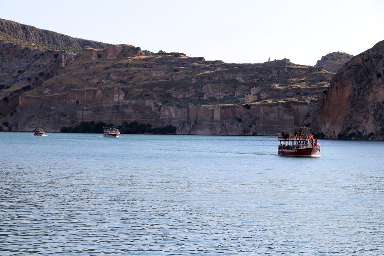 Visitors rush to Halfeti lying in middle of steppe