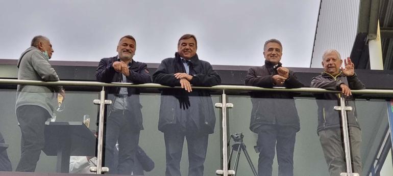 Irkçılığa üç gol