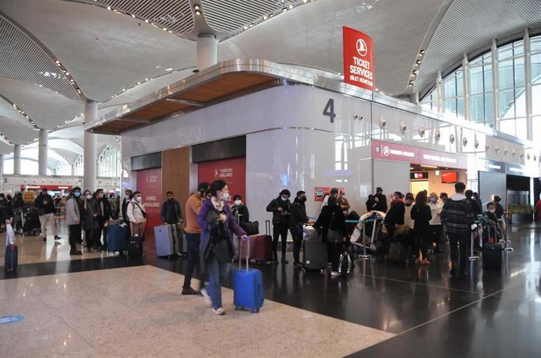 Heavy snow brings life to halt in Istanbul