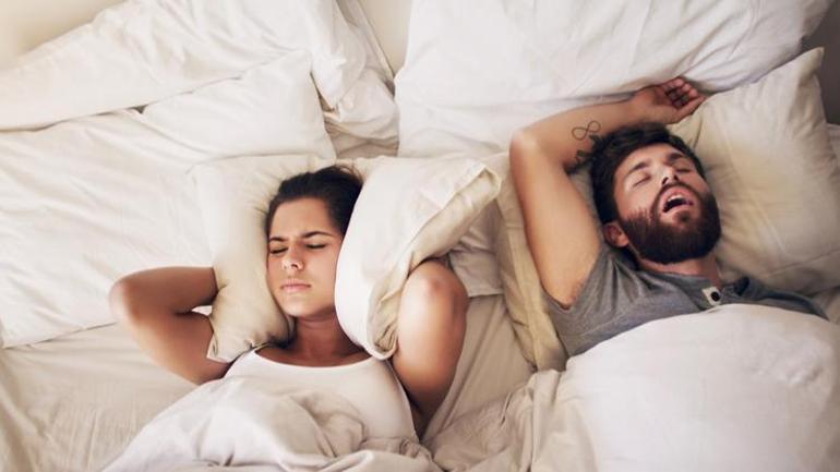 Gittikçe daha fazla çift yatakları ayırmayı seçiyor… Birlikte uyumak mı, ayrı uyumak mı