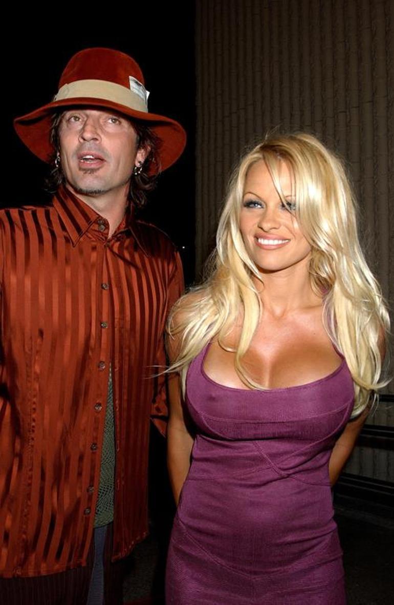 Pamela Anderson: Dönüp dolaşıp balayı görüntülerimi ortaya çıkarıyorlar:  Buna hasta oluyorum!