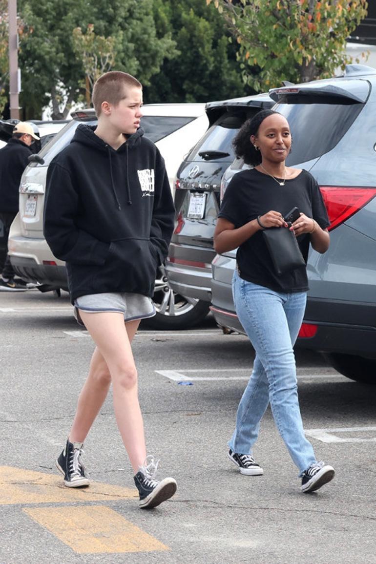 Artık elbise giyip makyaj bile yapıyordu: Shilohya asker tıraşı