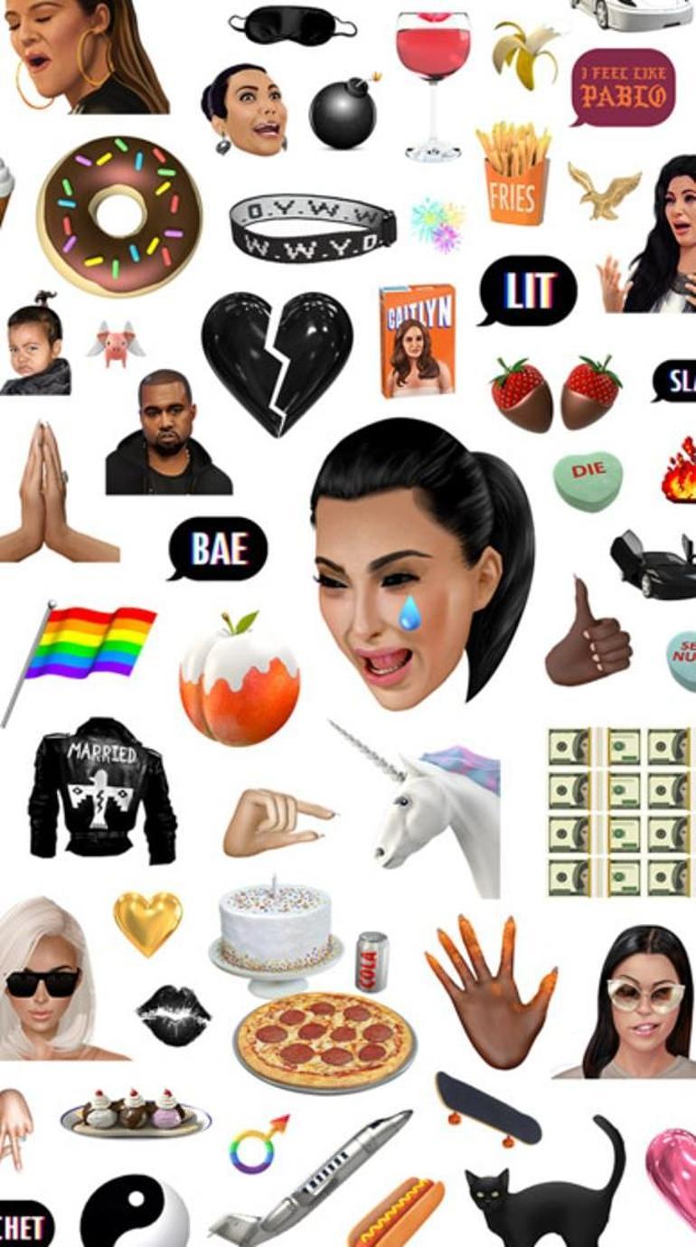 Elinde tutup herkese gösterdiği pankartta yazan "Kim Kardashian hayatı...