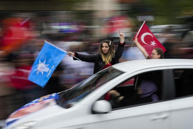 Η Τουρκία δεν είναι στα πρωτοσέλιδα... Ελληνική εφημερίδα αποκάλυψε το μυστικό της επιτυχίας του Ερντογάν.  Εντυπωσιακός ισχυρισμός της αγγλικής αντιπολίτευσης