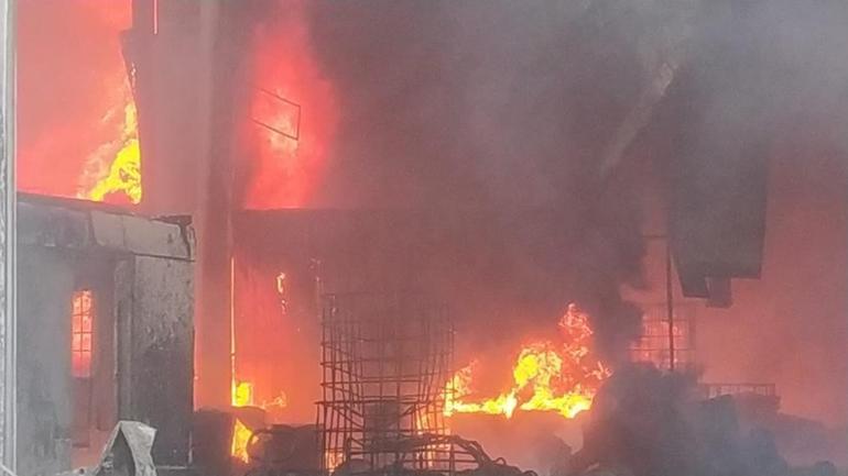 Denizlide geri dönüşüm tesisinde yangın