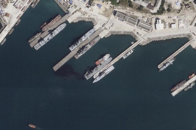 Qara dənizdə sular istiləşir Krım yaxınlığında Rusiyanın kimyəvi tankeri vurulub