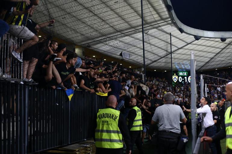 Last Minute: Skandal im Spiel Maribor-Fenerbahçe, es kam zu einer Schlägerei, das Spiel wurde unterbrochen und Pfefferspray...