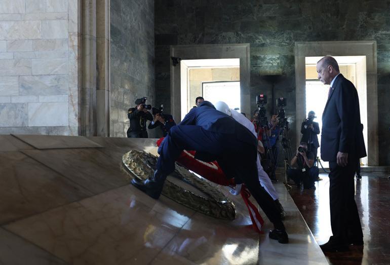 30 Ağustos Zaferinin 101. yılı... Cumhurbaşkanı Erdoğandan Anıtkabire ziyaret: Türkiye Yüzyılı vizyonumuzu hayata geçiriyoruz