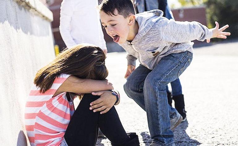 Akran zorbalığı nasıl bitecek... Her 5 çocuktan biri mağdur