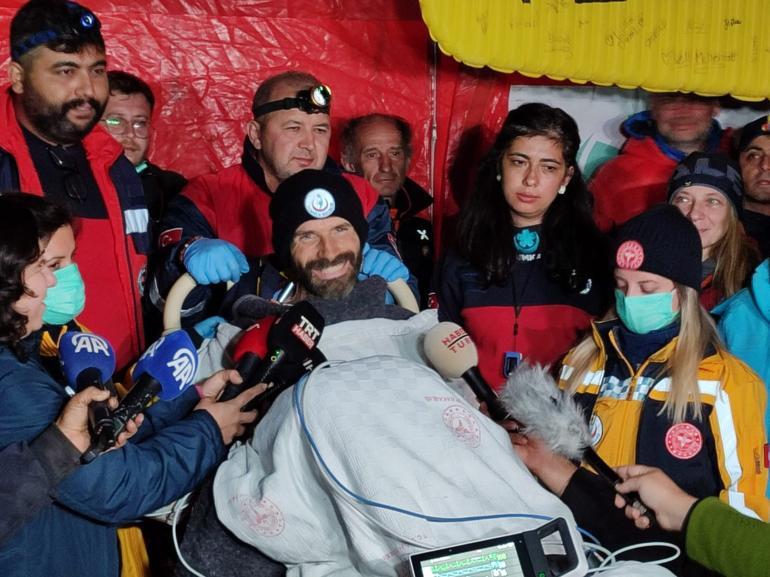 Amerikalı Dickey mağaradan 11'inci günde çıkarıldı... Yeryüzünde ilk cümlesi bu oldu