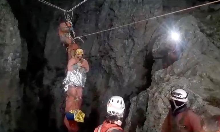 Amerikalı Dickey mağaradan 11'inci günde çıkarıldı... Yeryüzünde ilk cümlesi bu oldu