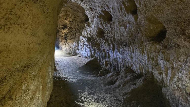 Bizans ve Roma dönemlerine ait izler 5 bin 500 yıllık yer altı kaya yerleşkesinde bulundu