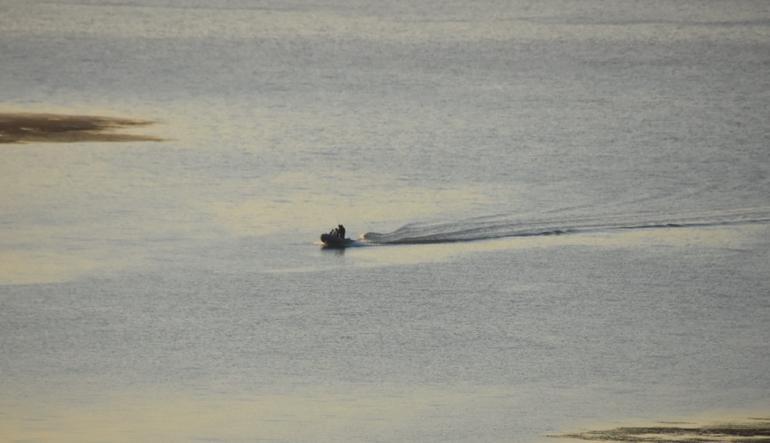 İzmirde helikopter baraja düştü: Yüzerek karaya çıktı... 3 kişiyi arama çalışmaları sürüyor
