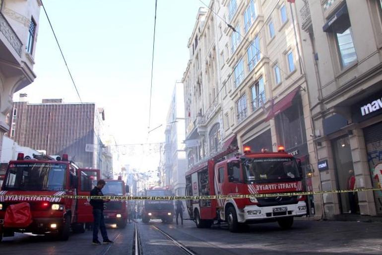 Taksimde yangın paniği: Cadde dumanla kaplandı