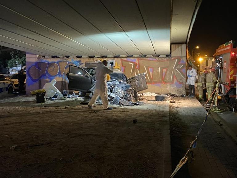 Bahçelievlerde korkunç kaza Otomobil duvara çarptı: 4 kişi hayatını kaybetti