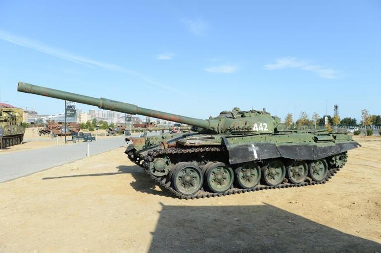 Ermeni işgalinin sembolü olan tank Bakü’ye getirildi