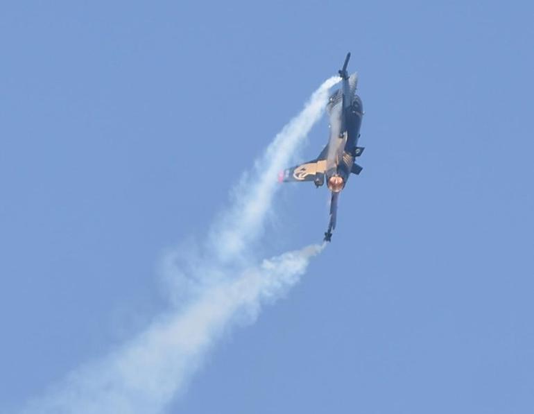 İzmirde TEKNOFEST heyecanı... Selçuk Bayraktar: Türkiye Yüzyılına sizler ve eserleriniz damga vuracak