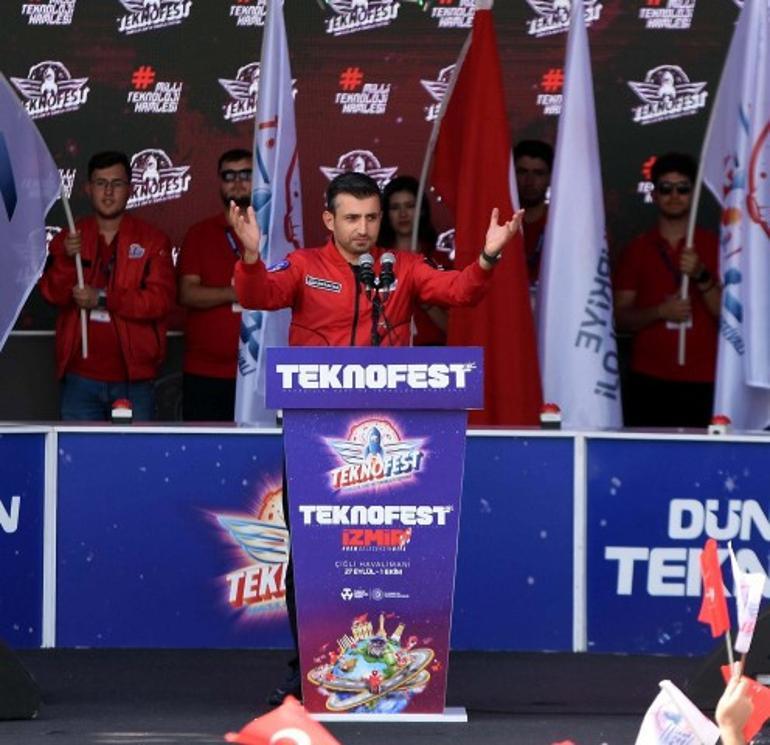 İzmirde TEKNOFEST heyecanı... Selçuk Bayraktar: Türkiye Yüzyılına sizler ve eserleriniz damga vuracak