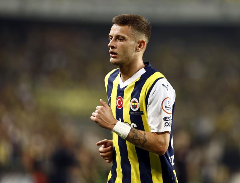 Fenerbahçe - RAMS Başakşehir maçına  Sebastian Szymanski damgası 59. dakikada tribünler yetmedi, takım arkadaşları bile tebrik etti...