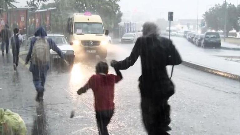 İstanbul’u sağanak vurdu: Dereler taştı yollar göle döndü… Ne kadar sürecek Barajlar doldu mu