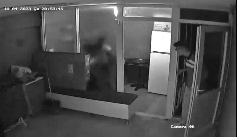 İşe aldığı çırağın yaptıklarını görünce şok oldu Kuafördeki dehşet kamerada