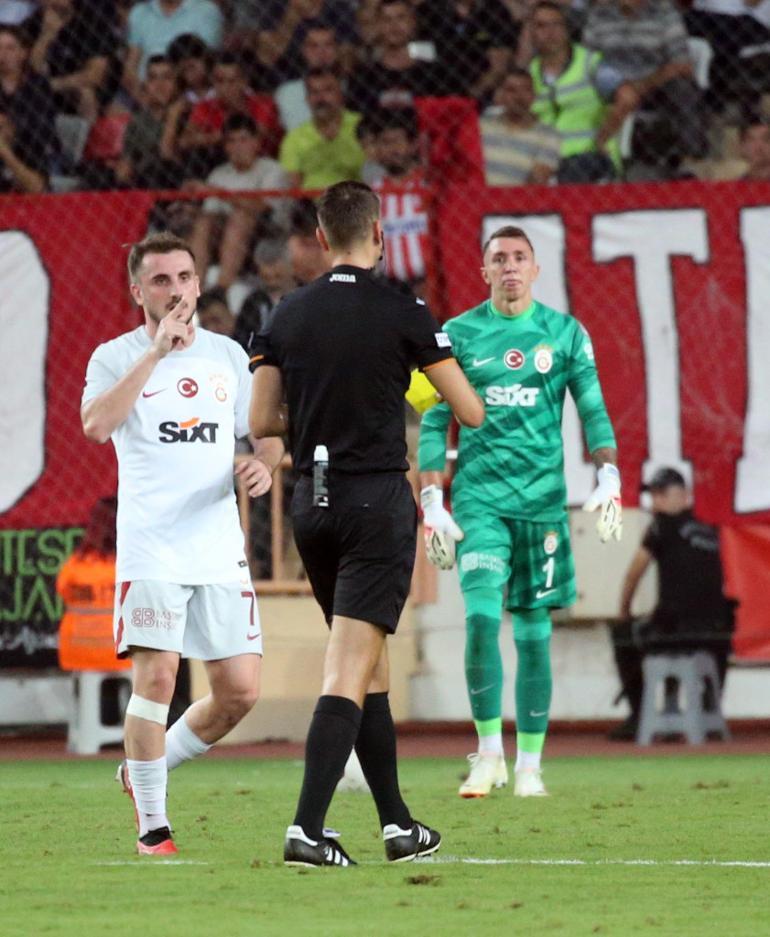 Antalyaspor-Galatasaray maçında tartışılan kararlar Penaltı ve kırmızı kart beklentileri, Muslera sinirlendi