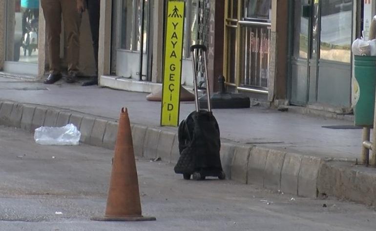 Adana Valiliği karşısında şüpheli çanta paniği