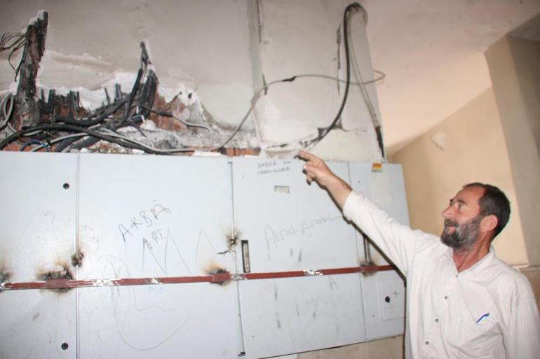 95 yaşındaki Fuat dede, hayalet binada tek başına yaşıyor... Herkes evini terk etti, o dışarı adımını atmıyor