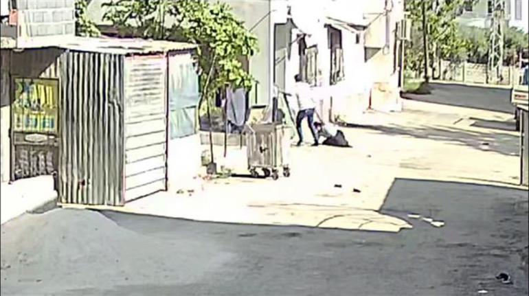 Adanada torun dehşeti kamerada: Babaannesini ve dedesini öldüresiye darbetti