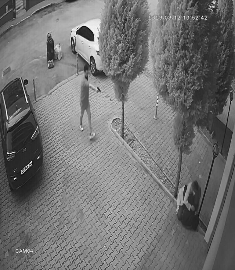 İzmirdeki kan donduran cinayetin görüntüleri ortaya çıktı Anne ile kızı birbirine sarılmış