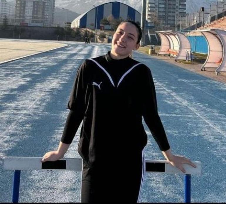Kayseride milli kick boksçu Buket Kaya  trafik kazasında hayatını kaybetti