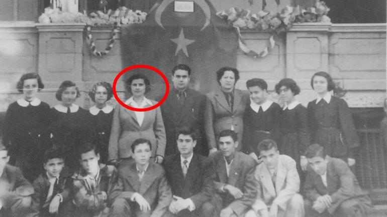 Cumhuriyet�in as�rl�k �al� ku�u: Ata�m� dinledim ��retmen oldum... Hem Cumhuriyet�in ilan�n� hem t�m bayramlar� g�rd�