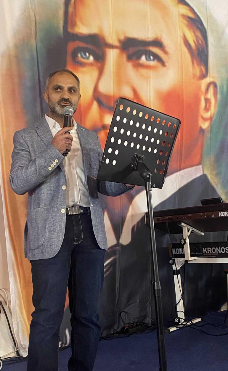 ‘Cumhuriyet, altın tepside sunulmuş bir hediyedir’