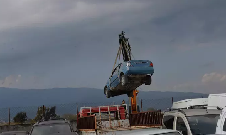 Binlerce otomobil çok ucuza bugün satışa çıkıyor Uzman isim konuştu, fiyatlar düşecek mi İşte satıştaki araçların listeleri...