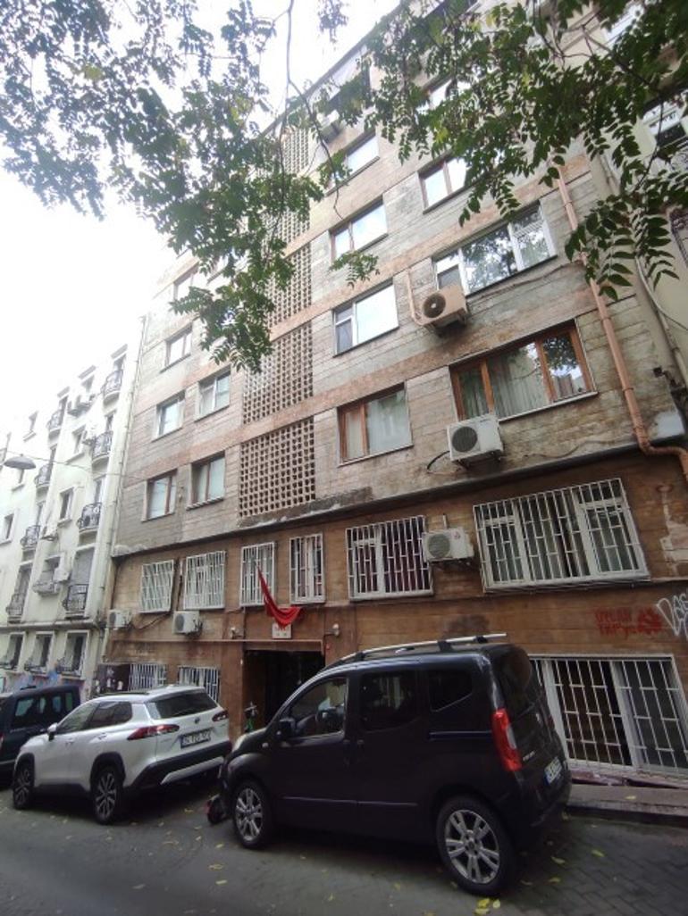 Kom�ular�yla mahkemelik oldu! Orhan Pamuk: ��r�kt�r, tedbir kald�r�ls�n