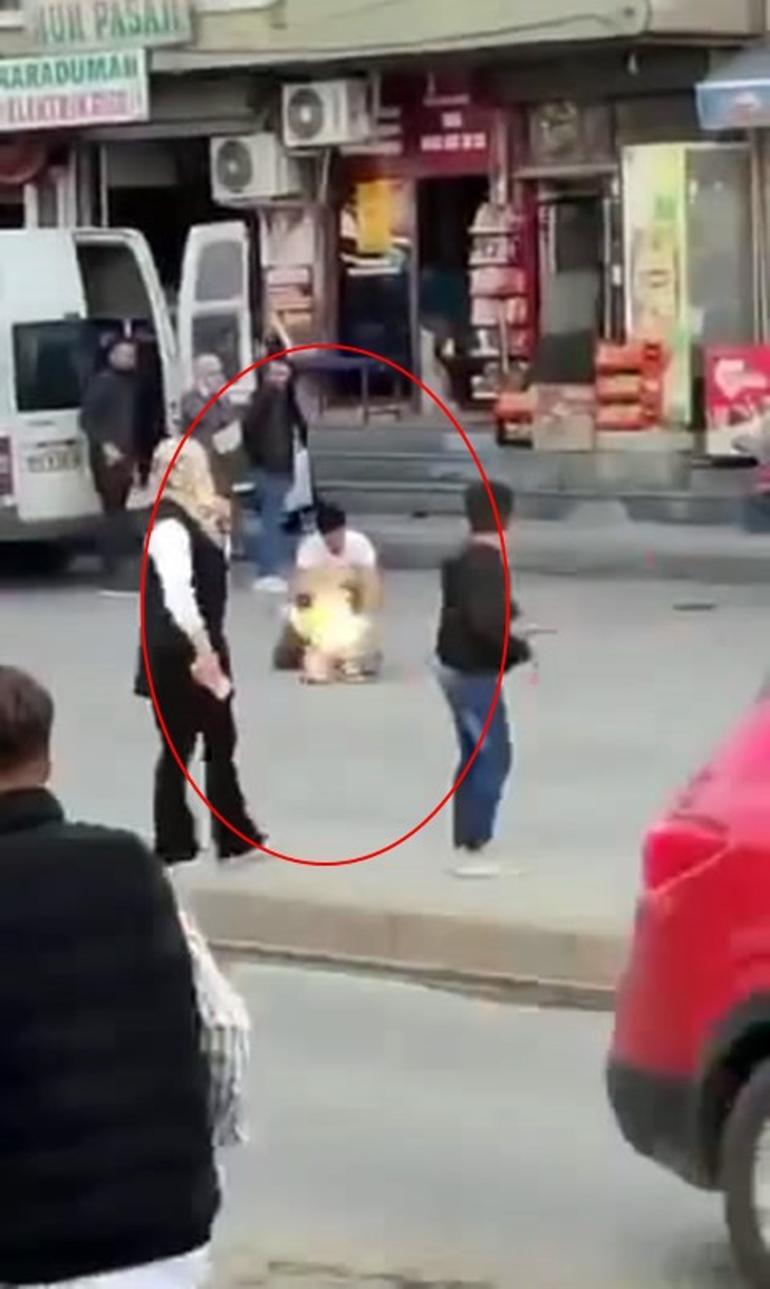 �nan�l�r gibi de�il! Alev alan t�p� balkondan kalabal���n aras�na att�