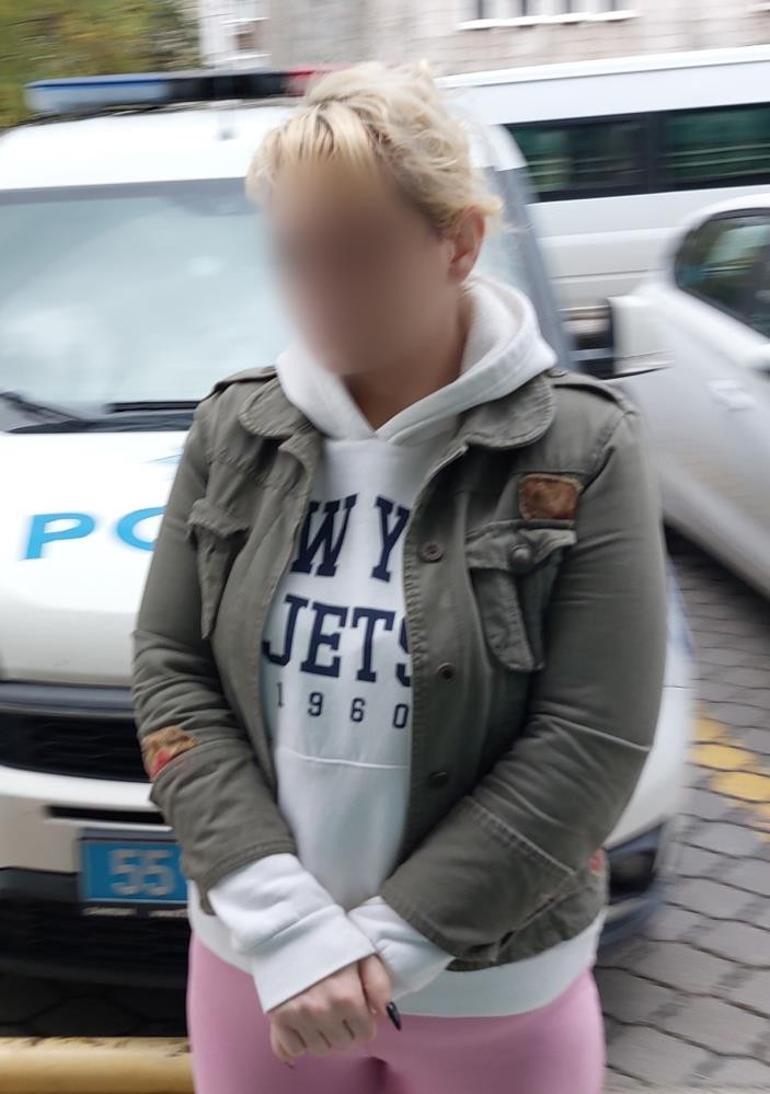 Gen� kad�ndan eski sevgilisine ak�lalmaz tuzak: 'Borcunu getir' diye �a��r�p d�vd�rd�