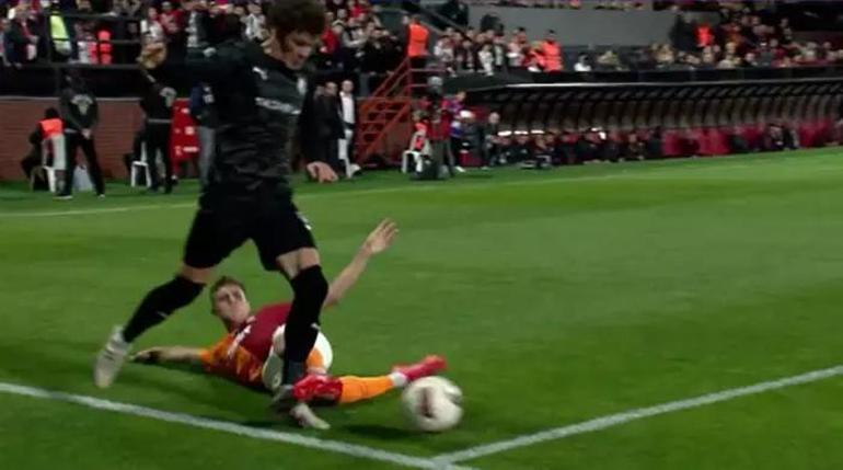 Pendikspor - Galatasaray maçında tartışmalı penaltı pozisyonlarını eski hakemler yorumladı