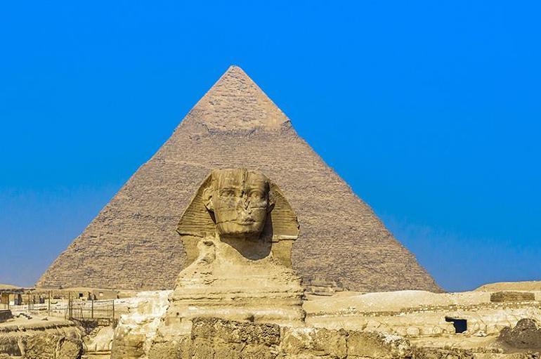 Her biri tonlarca ağırlıktaki milyonlarca dev taşla inşa edildi... 4.500 yıl boyunca nasıl ayakta kaldıkları bugün bile açıklanamıyor: Giza Piramitleri
