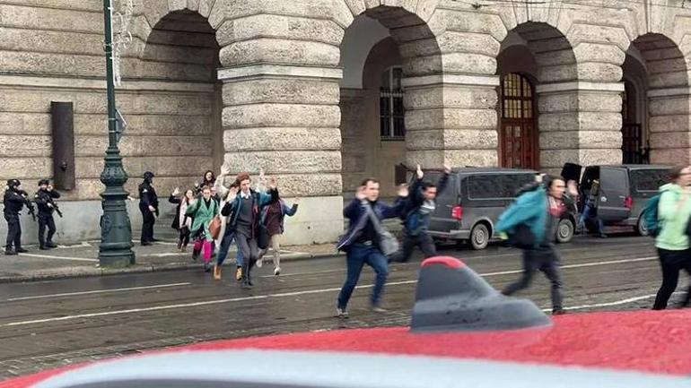 Son dakika haberi Prag’da üniversitede silahlı saldırı: Çok sayıda ölü ve yaralı var