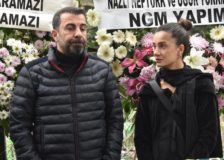 Oyuncu Emre Karayel annesine son kez veda etti