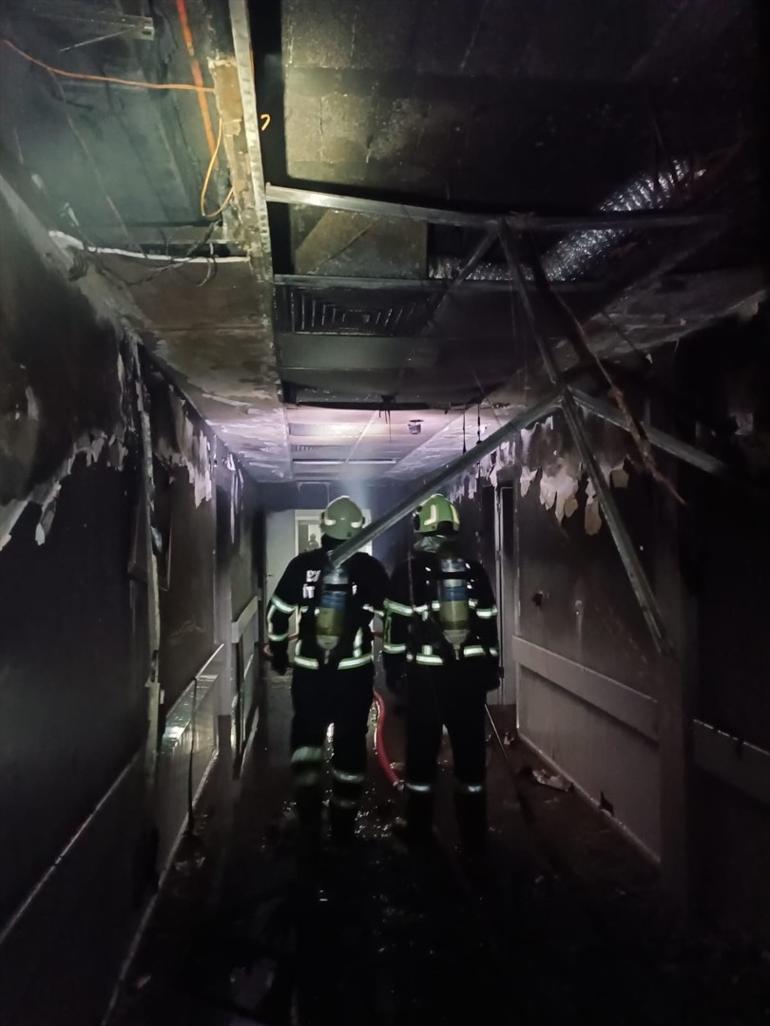 Batmanda hastanede panik anları: Psikiyatri hastası kaldığı odayı ateşe verdi... 20 hasta tahliye edildi