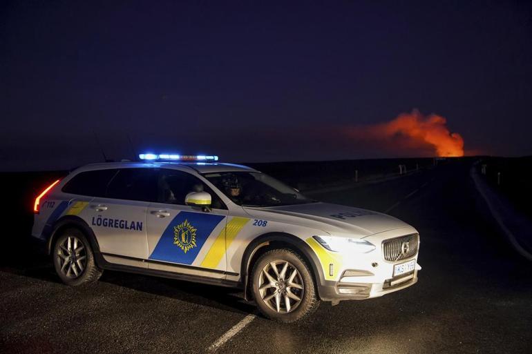 İzlanda cehennemi yaşıyor: Lavlar kasabaya ulaştı, evler alev aldı