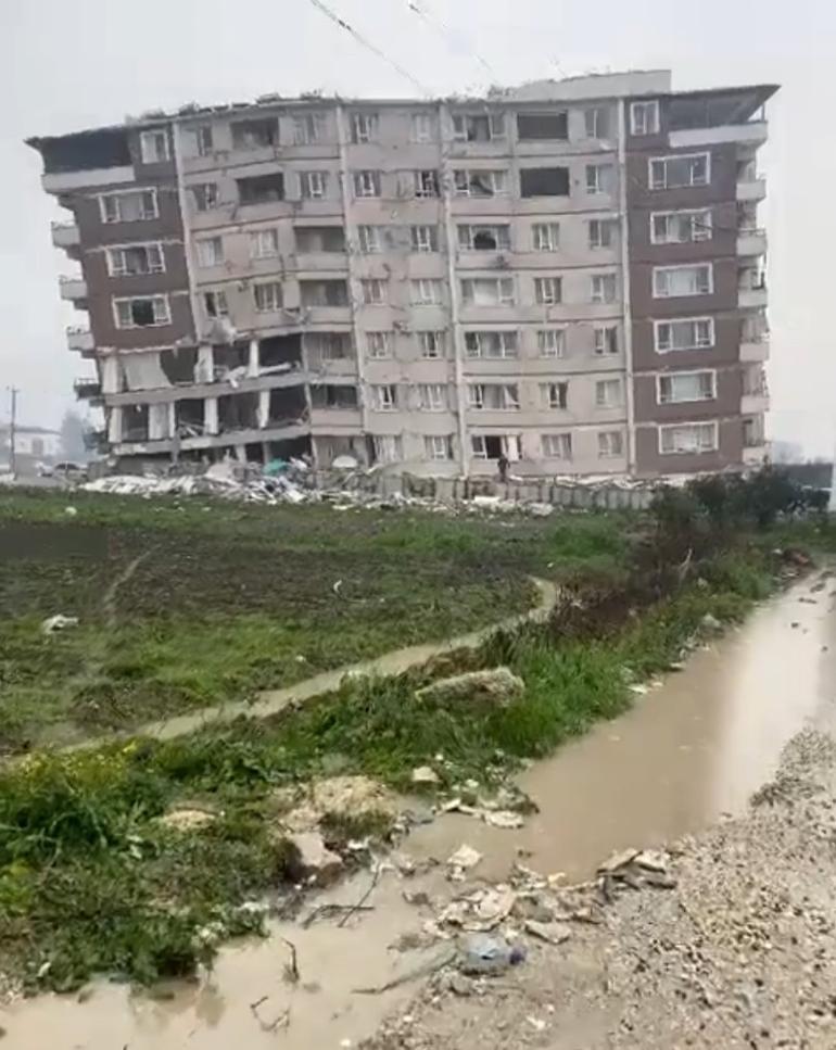 Depremde 9 ki�iye mezar olmu�tu! M�teahhitten pes dedirten s�zler: Bu apartman� hat�rlayamad�m