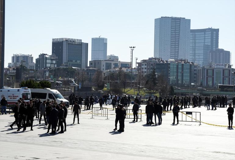 Çağlayan Adliyesinde silahlı saldırı girişimi Bakan Yerlikaya: 2 saldırgan ölü ele geçirildi 1 vatandaş hayatını kaybetti