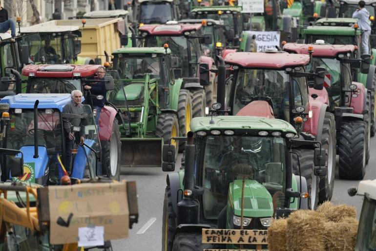 AB çiftçi protestolarının ardından geri adım attı