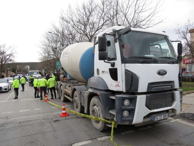 Beton mikseri mendil satan hamile kad�n� ezdi