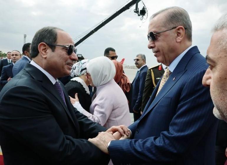 Po 12 latach w Egipcie prezydent Erdoğan zostaje ciepło przyjęty przez Sisi