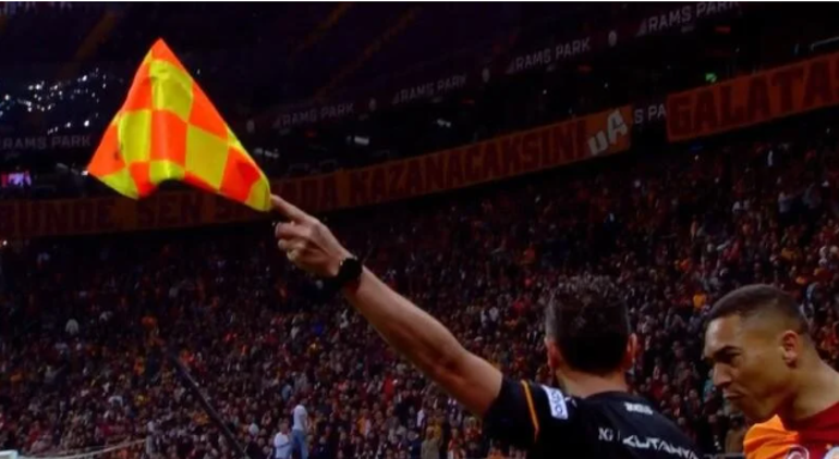Galatasaray -  Antalyaspor maçına damga vuran kararlar için olay yorum: Masum değil | 4 kırmızı kart çıkmalıydı