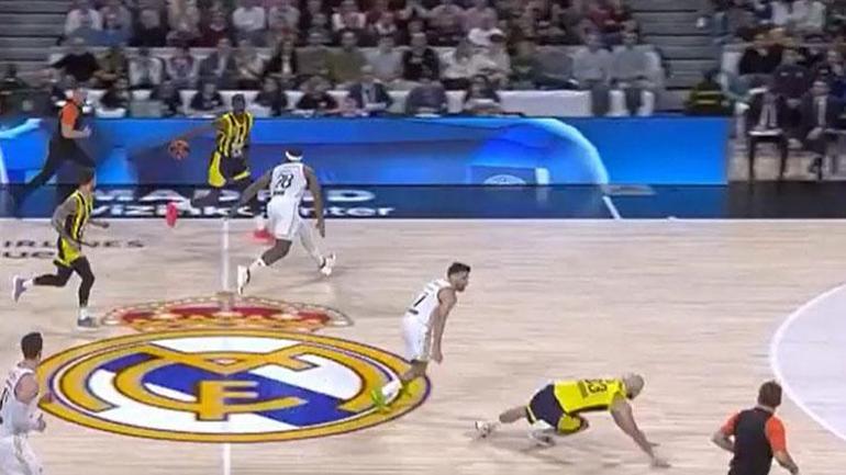 Real Madrid - Fenerbahçe Beko maçında parke bir anda karıştı Campazzo, Nick Calathesin yakasına yapıştı...